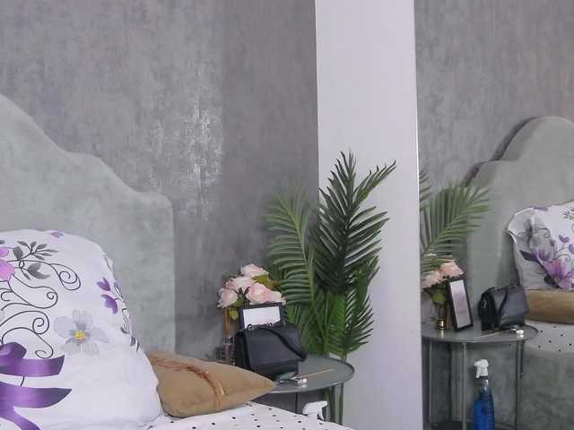 LisaCroft — live female cam