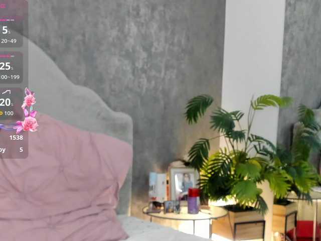 LisaCroft's BongaCams show and profile