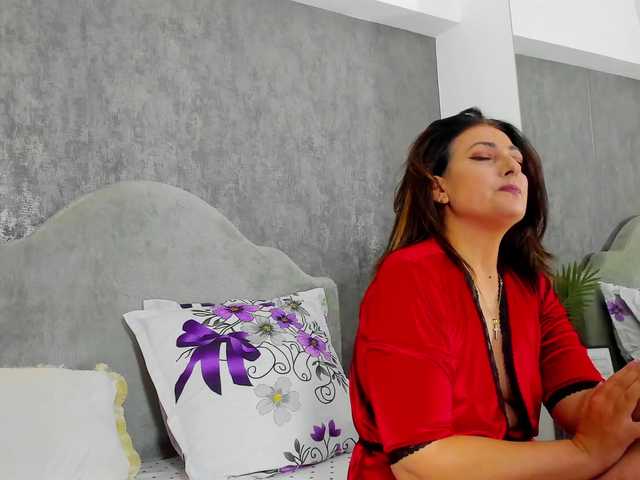 Chat with LisaCroft live cam