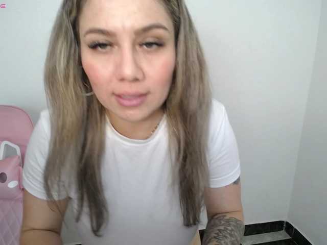 Isabella-wish1 live webcam show