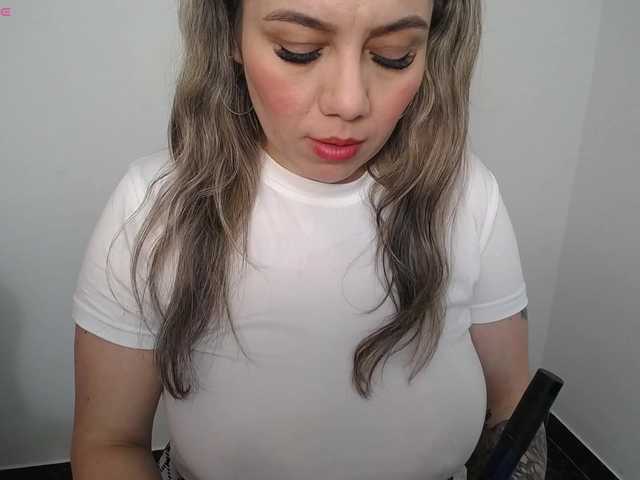 Isabella-wish1 live webcam show