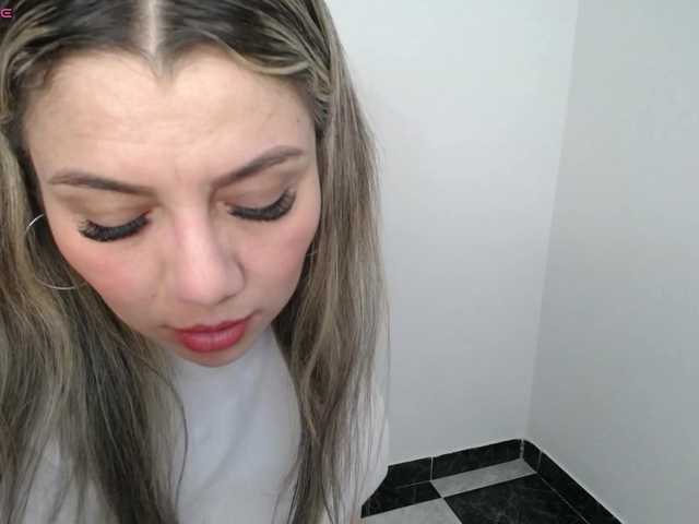 Isabella-wish1 live webcam show