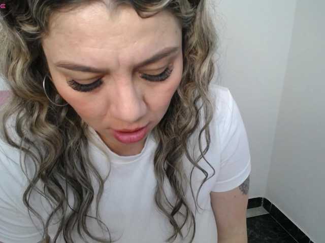 Isabella-wish1 live cam on BongaCams