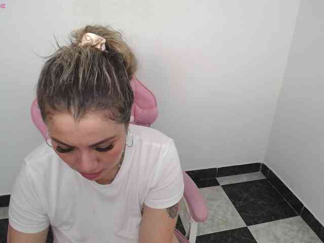 Isabella-wish1 webcam