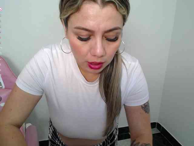 Isabella-wish1 webcam