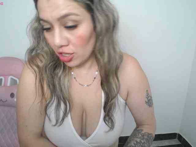 Isabella-wish1 webcam