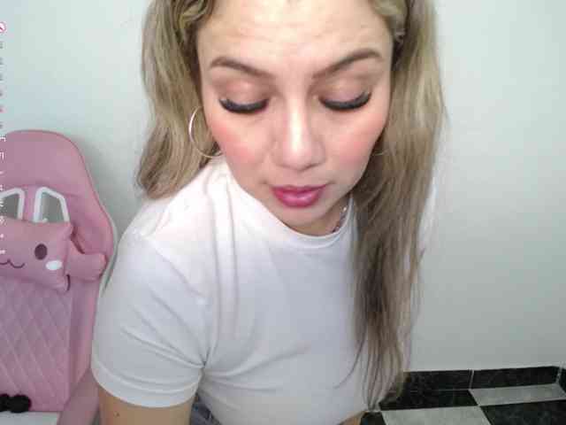Isabella-wish1 webcam