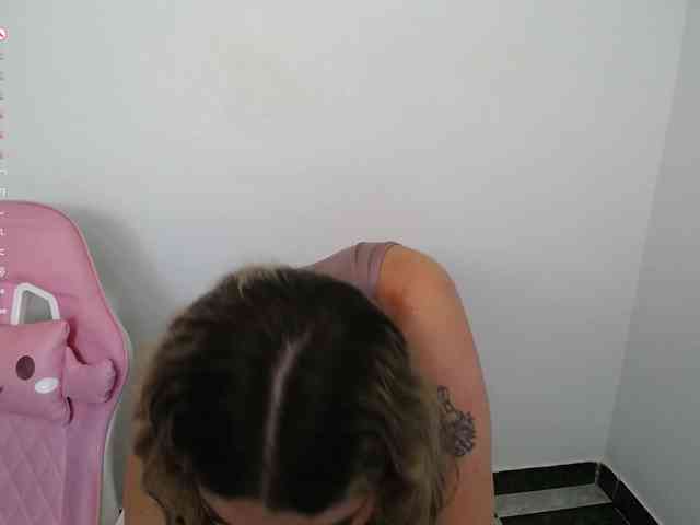 Isabella-wish1 Live Webcam on BongaCams