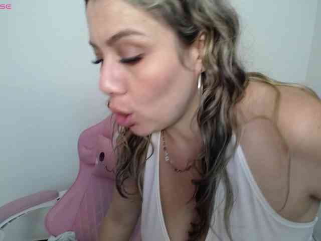 Isabella-wish1 webcam