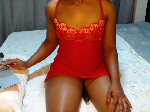 Ebonylizzy webcam bongacams model stream image