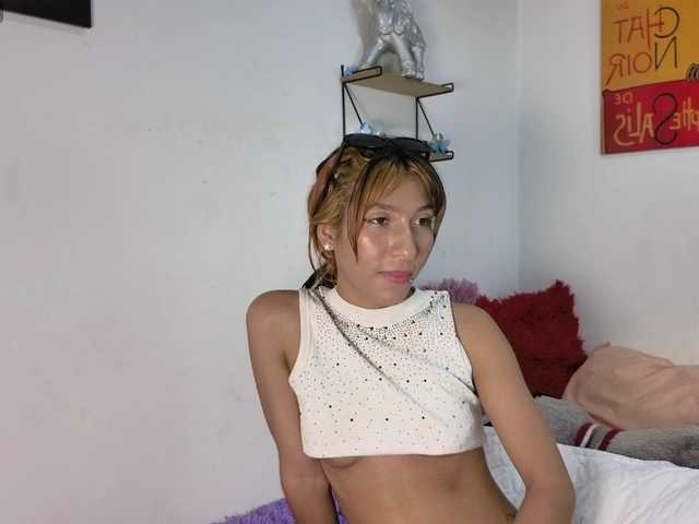 alix-kitty live cam on BongaCams