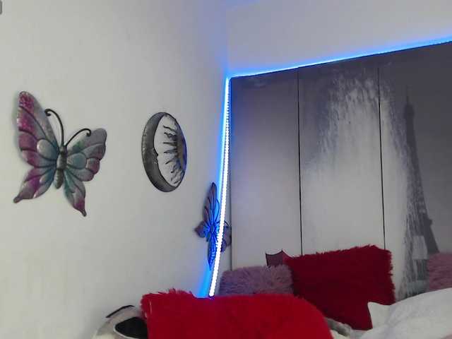 alix-kitty live cam on BongaCams