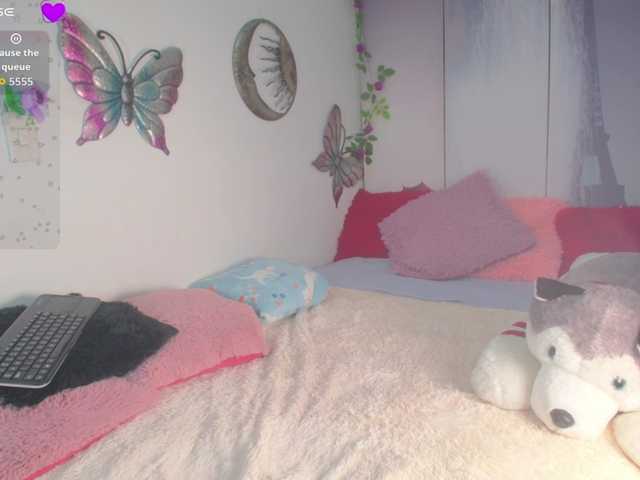 alix-kitty live cam on BongaCams