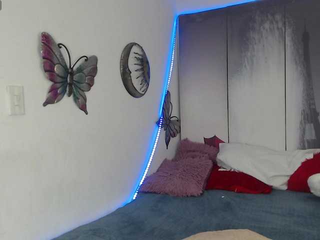 alix-kitty live cam on BongaCams
