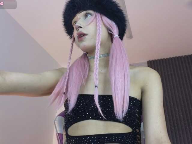 Chloesage, 18 y/o - Live Cam on BongaCams