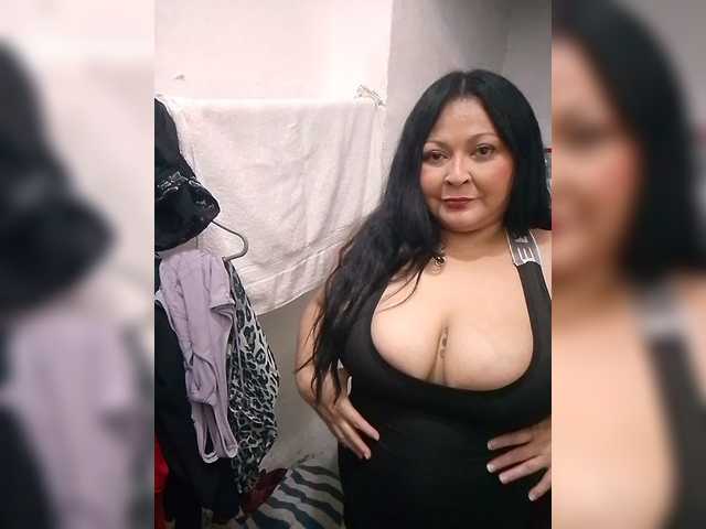 me1any2025-model-az9123 live cam on BongaCams