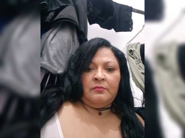 me1any2025-model-az9123 live cam on BongaCams