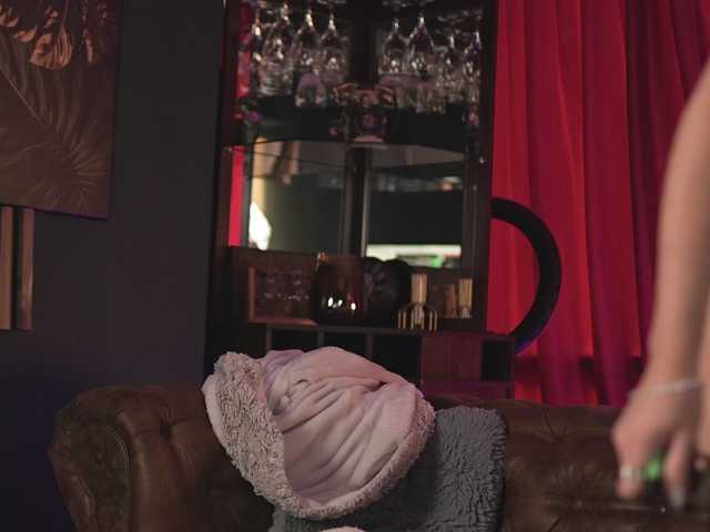 LuxenNoir live cam