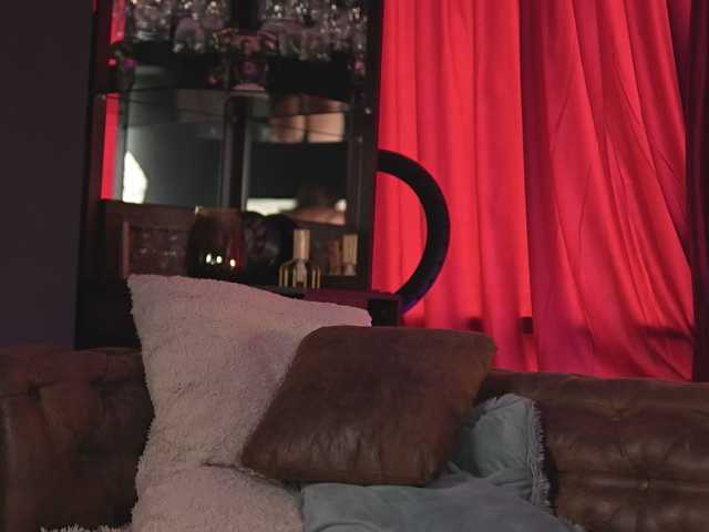 LuxenNoir live cam