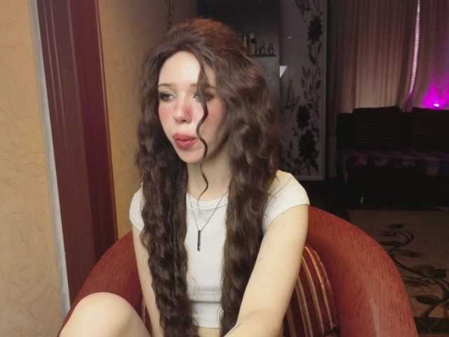SophieAnWhite live cam on BongaCams