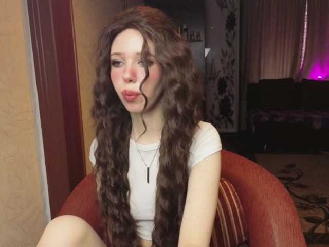 SophieAnWhite live cam on BongaCams