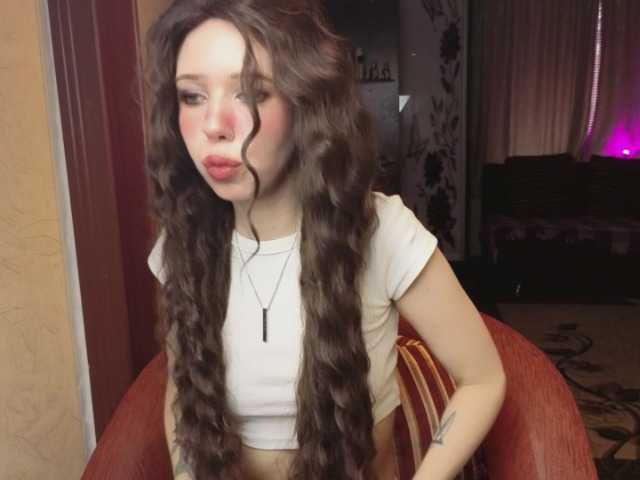 SophieAnWhite live cam on BongaCams