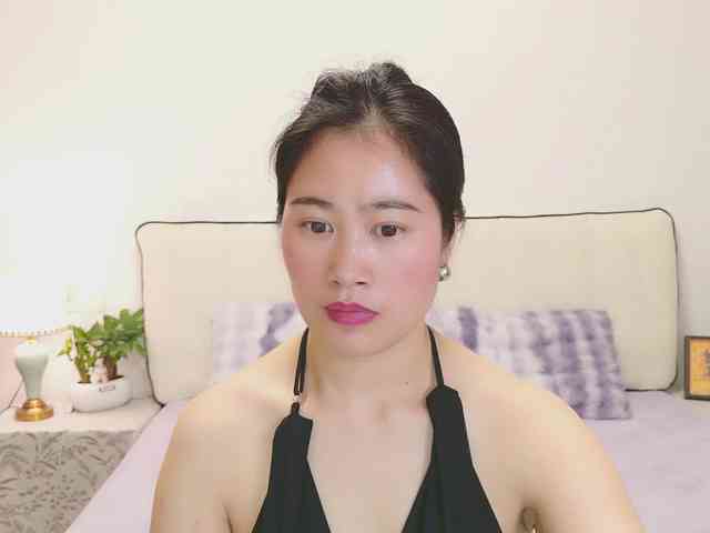 Model: DaisyFeng