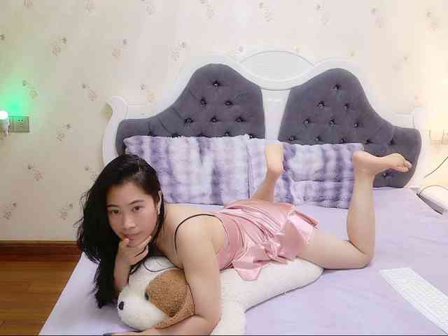 Model: DaisyFeng