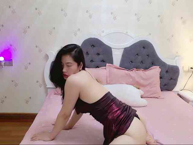Model: DaisyFeng