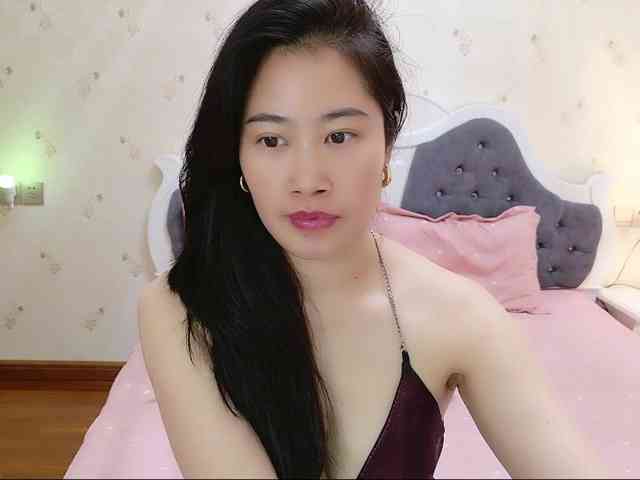 Model: DaisyFeng