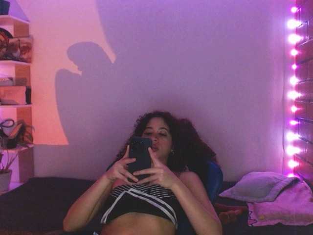 le modèle Medussa333 est en webcam porno dans un show sur le site bongacams, il possède les tags suivants: Latino/Hispanic,Brunette,Shaved