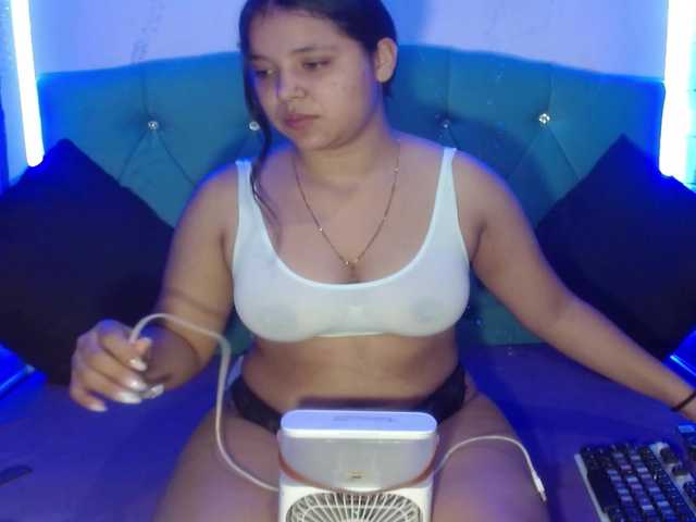 Yesamyn-Stone69's BongaCams show and profile