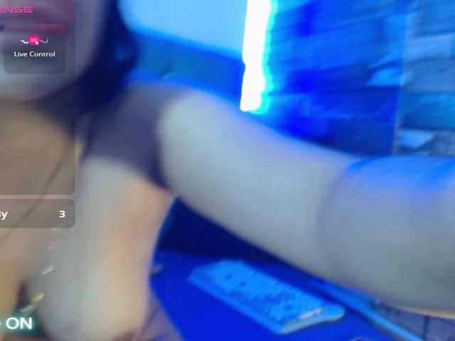 Yesamyn-Stone69 live cam on BongaCams