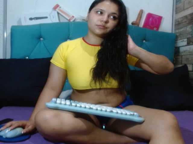Yesamyn-Stone69 live cam on BongaCams