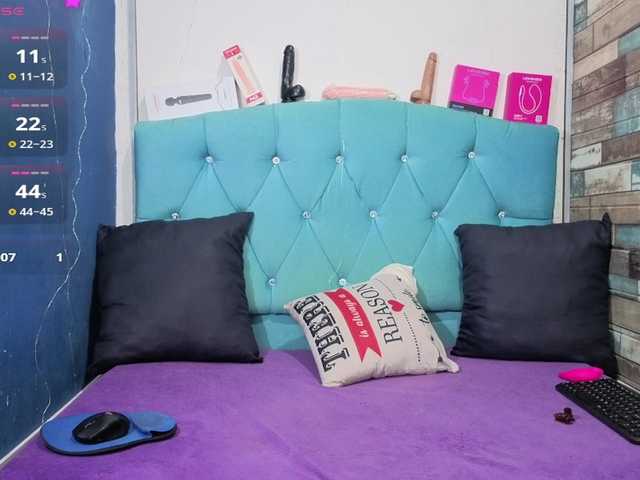 Yesamyn-Stone69 live cam on BongaCams