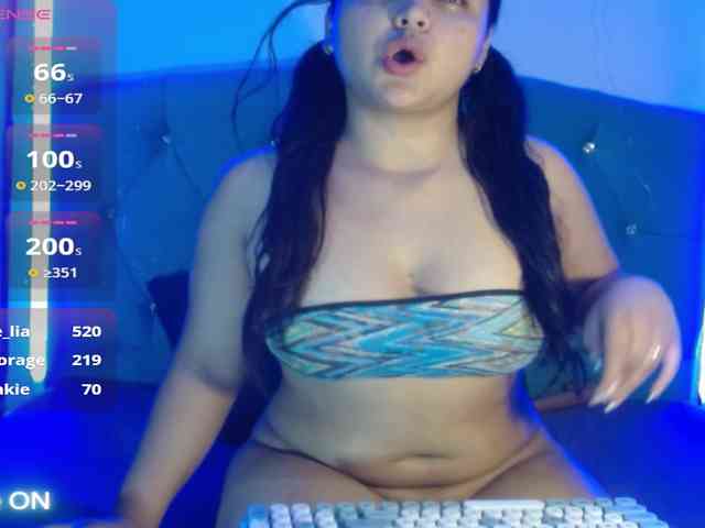 Yesamyn-Stone69 webcam