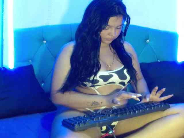 Yesamyn-Stone69 webcam