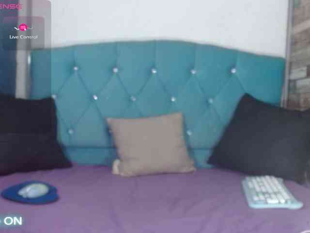 Yesamyn-Stone69 webcam