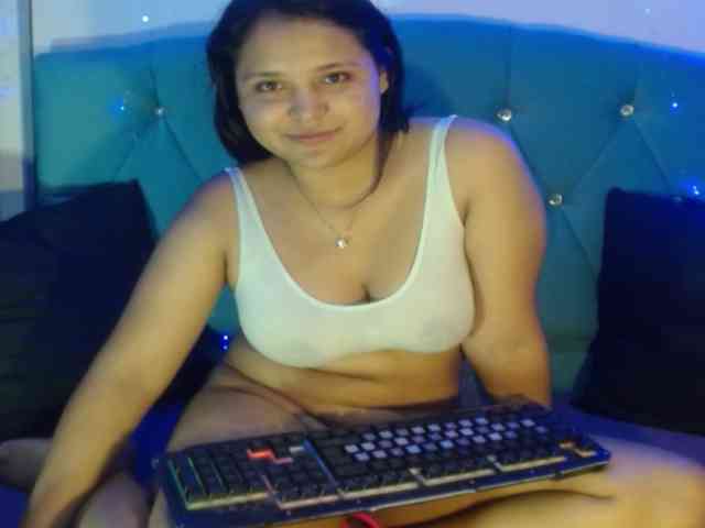 Yesamyn-Stone69 webcam