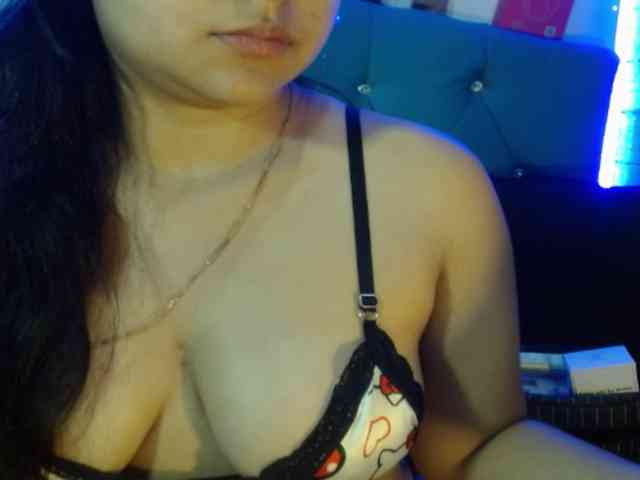 Yesamyn-Stone69 webcam