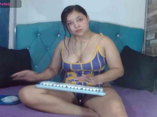 Yesamyn-Stone69 webcam