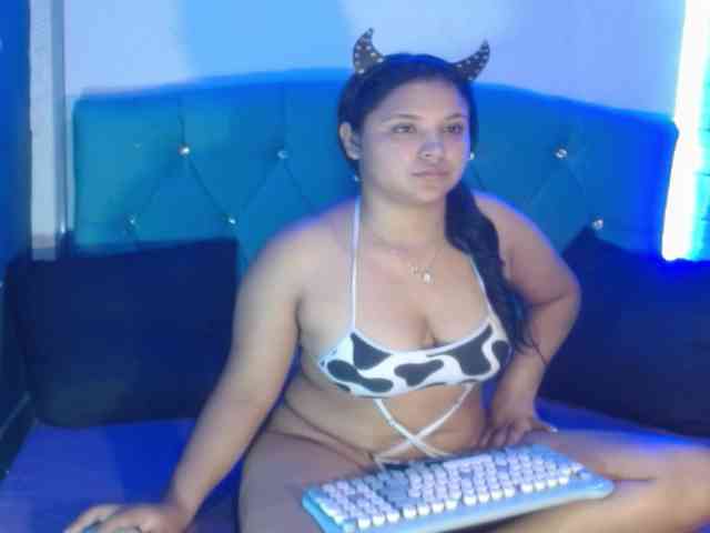 Yesamyn-Stone69 webcam