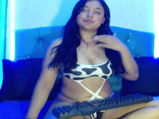 Yesamyn-Stone69 webcam