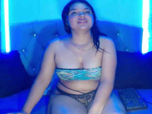 Yesamyn-Stone69 webcam