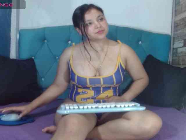 Yesamyn-Stone69 webcam