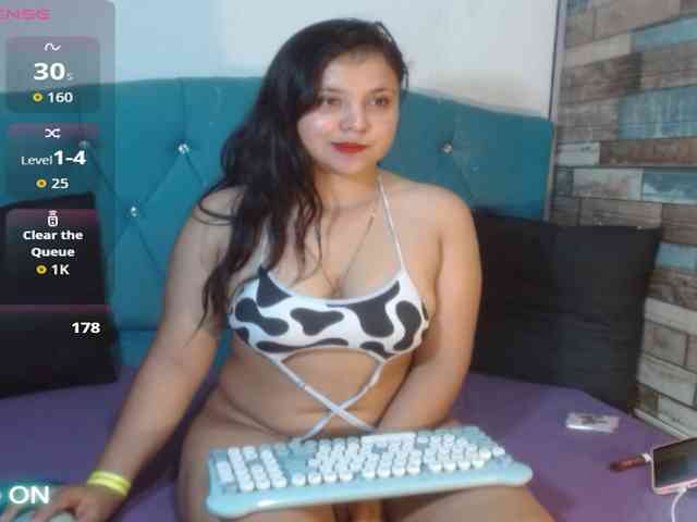 Yesamyn-Stone69 webcam
