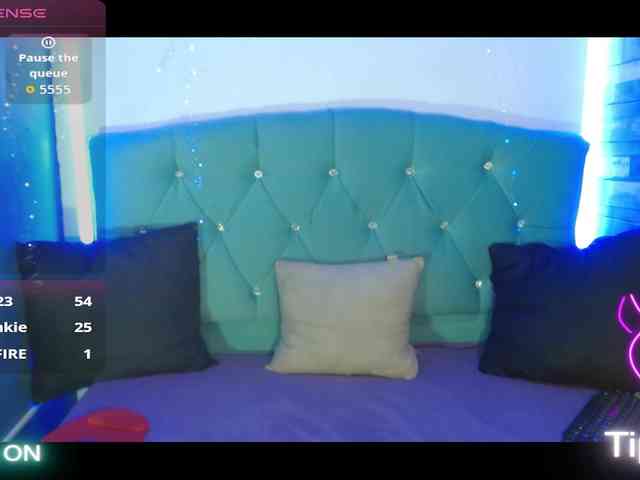 Yesamyn-Stone69 webcam