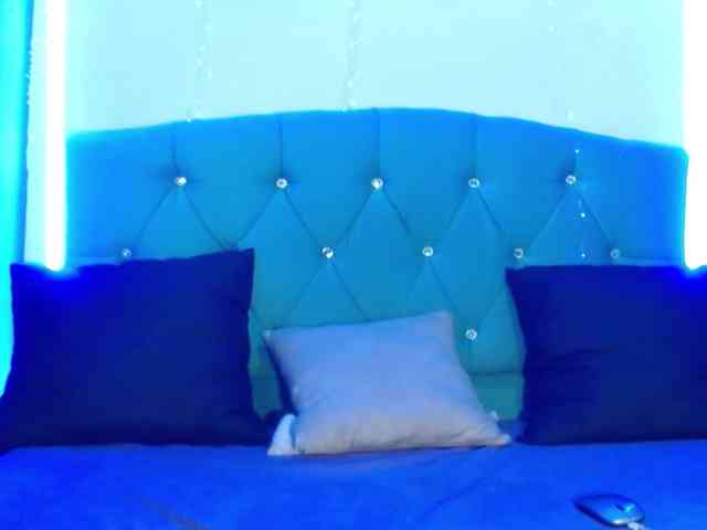 Yesamyn-Stone69 webcam