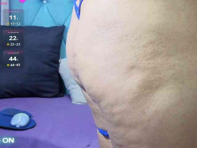 Yesamyn-Stone69 webcam