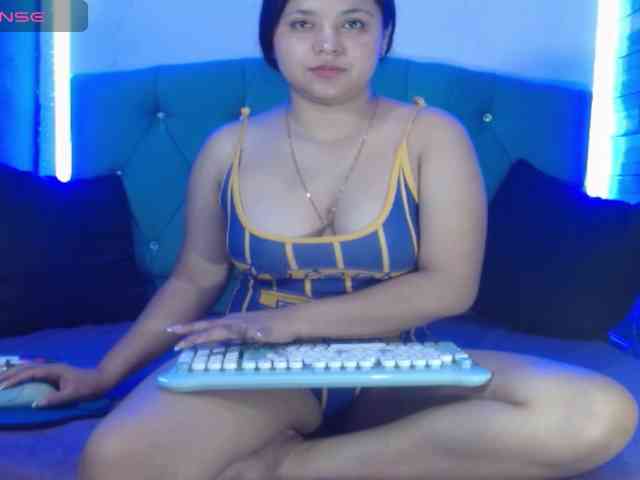 Yesamyn-Stone69 webcam
